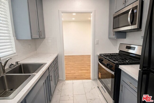 Building Photo - 202 N Locust St