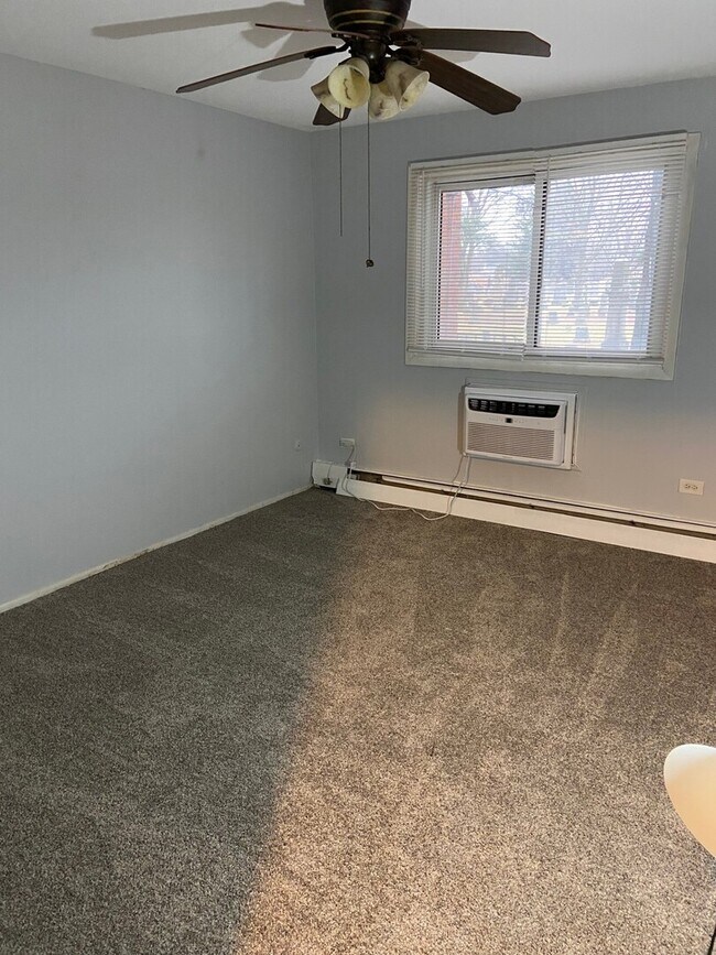 Building Photo - 8541 Lotus Ave