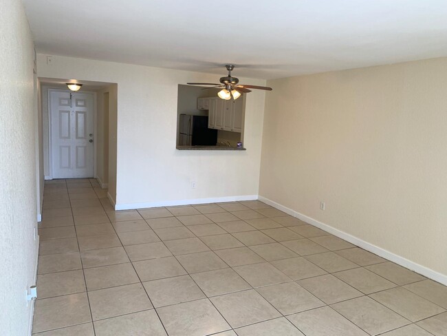 Building Photo - 15221 NE 6th Ave