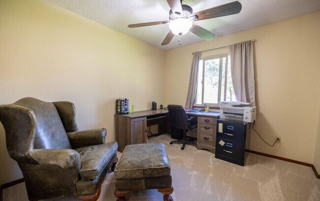 Building Photo - Charming 3-Bedroom Ranch for Rent in Prime...