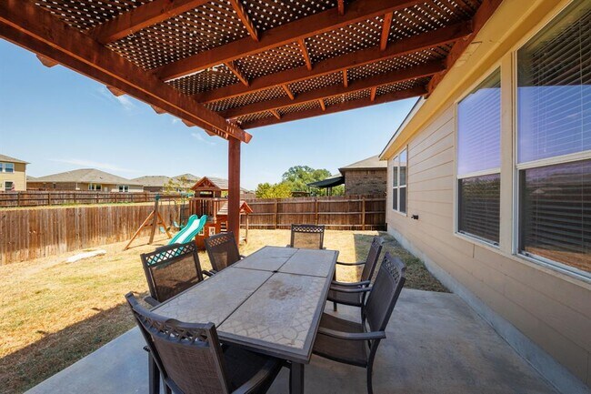 Building Photo - 132 Thrasher Cv