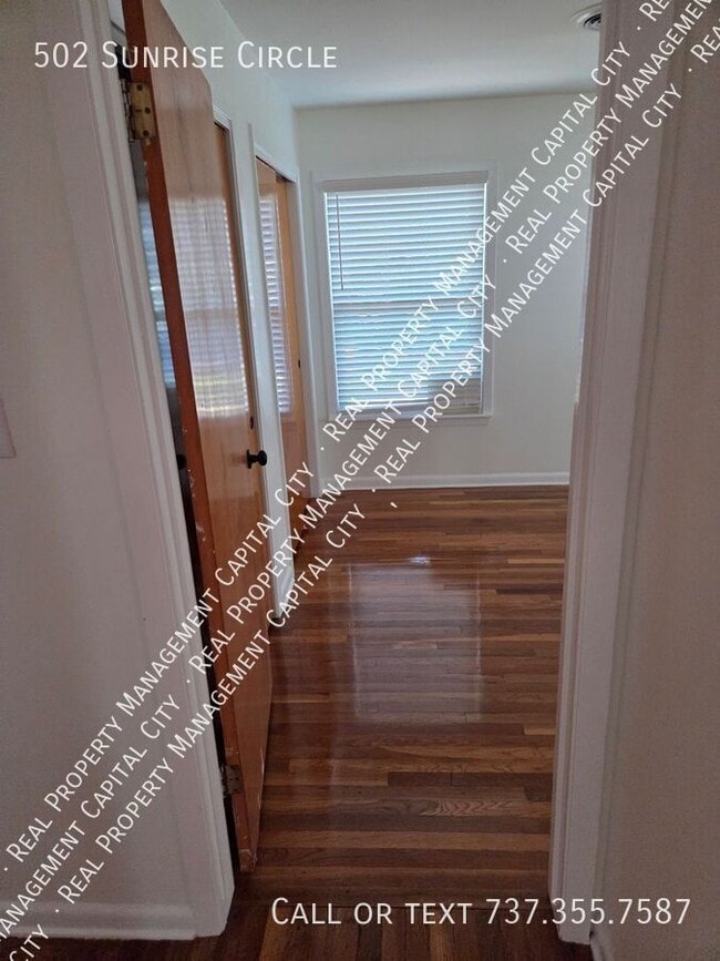 Building Photo - 502 Sunrise Cir