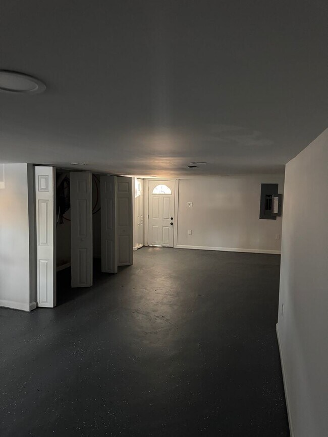 Building Photo - Beautifully fully renovated home now available for rent