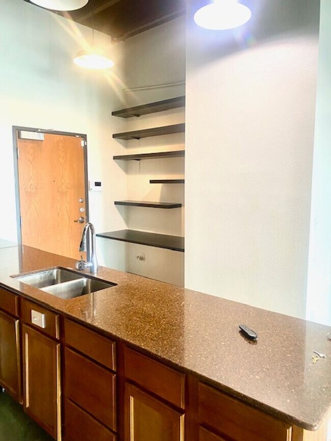 Building Photo - Loft