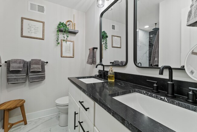 Building Photo - 531 E Fort Ave