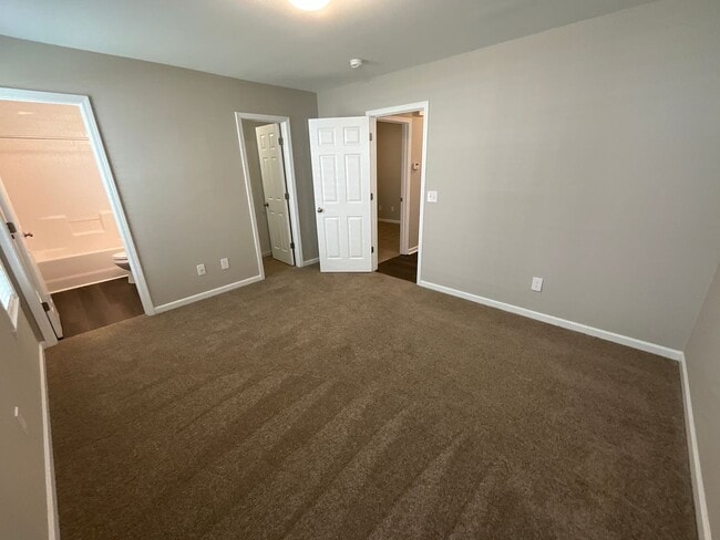 Building Photo - Charming One level 3/2 Home in Oakhurst in...