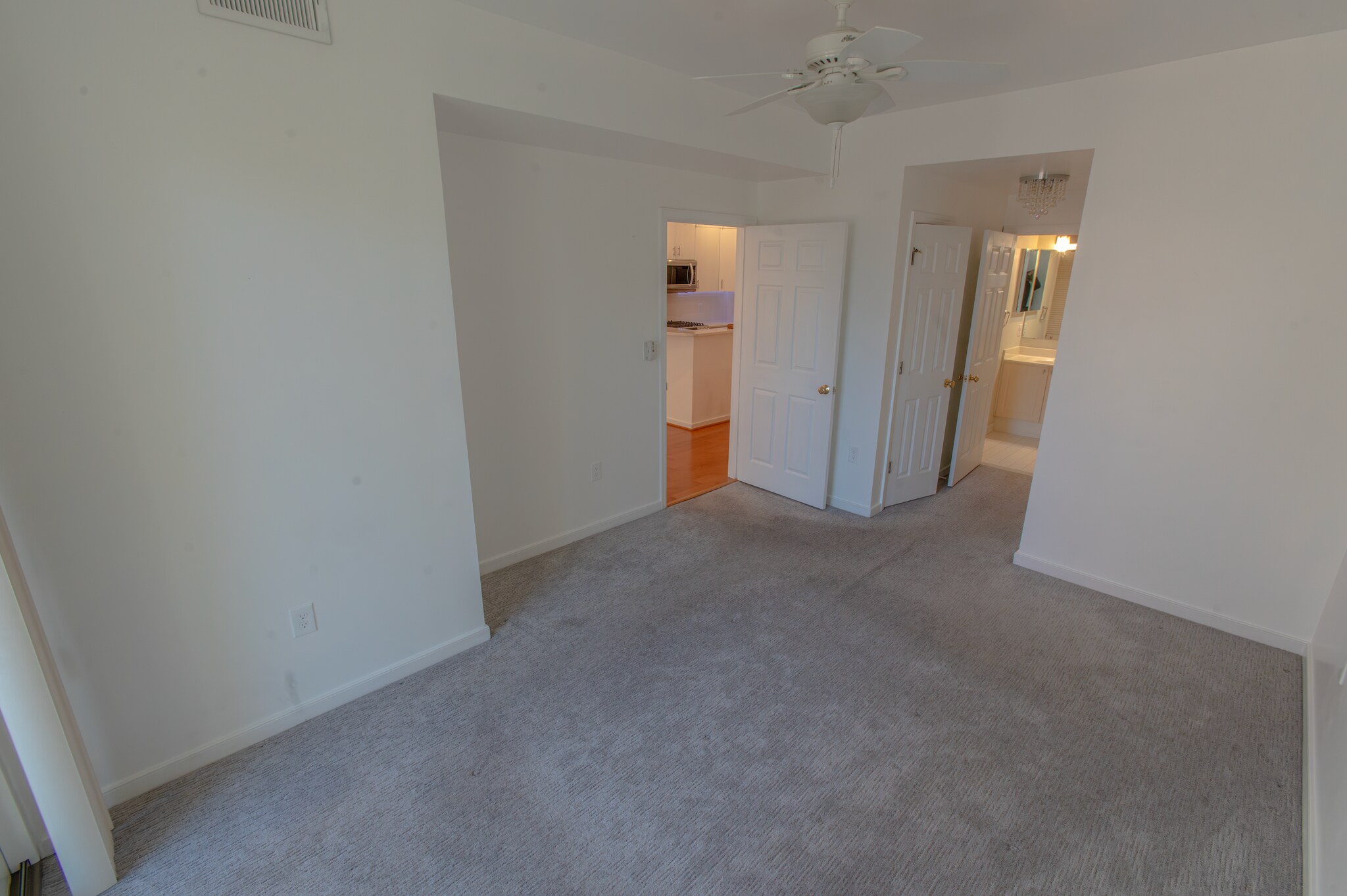 Building Photo - 1645 International Dr