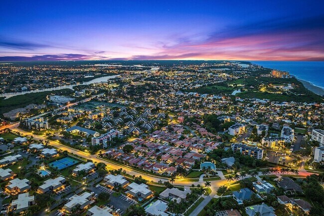 Building Photo - 1605 S US Hwy 1