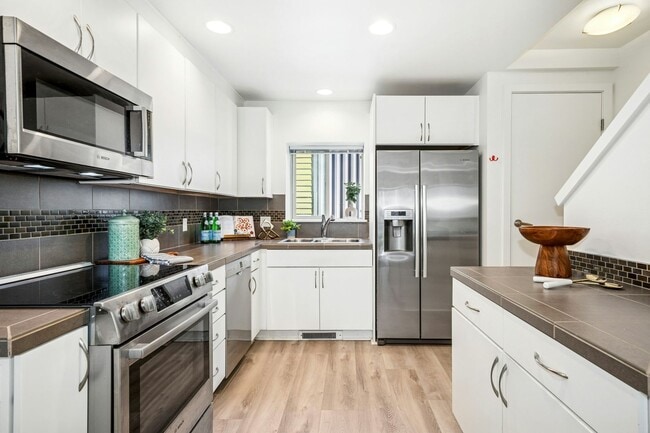 Building Photo - Columbia City Townhome