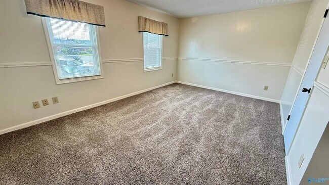 Building Photo - 1217 Catskill Cir SE
