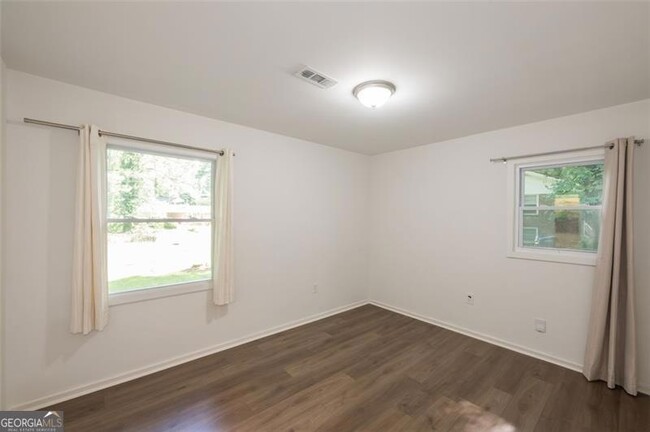 Building Photo - 83 Lucia Dr SE
