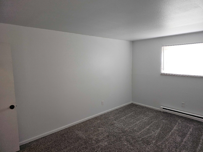 Building Photo - 5856 Highview Dr