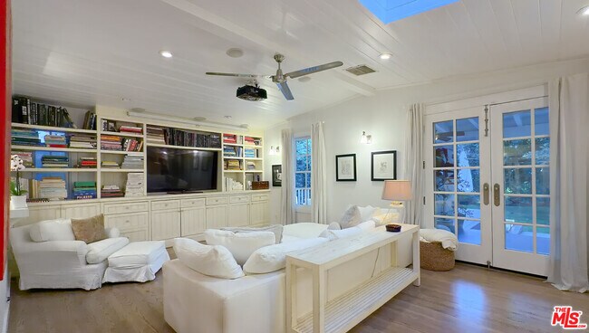 Building Photo - 1760 Nichols Canyon Rd