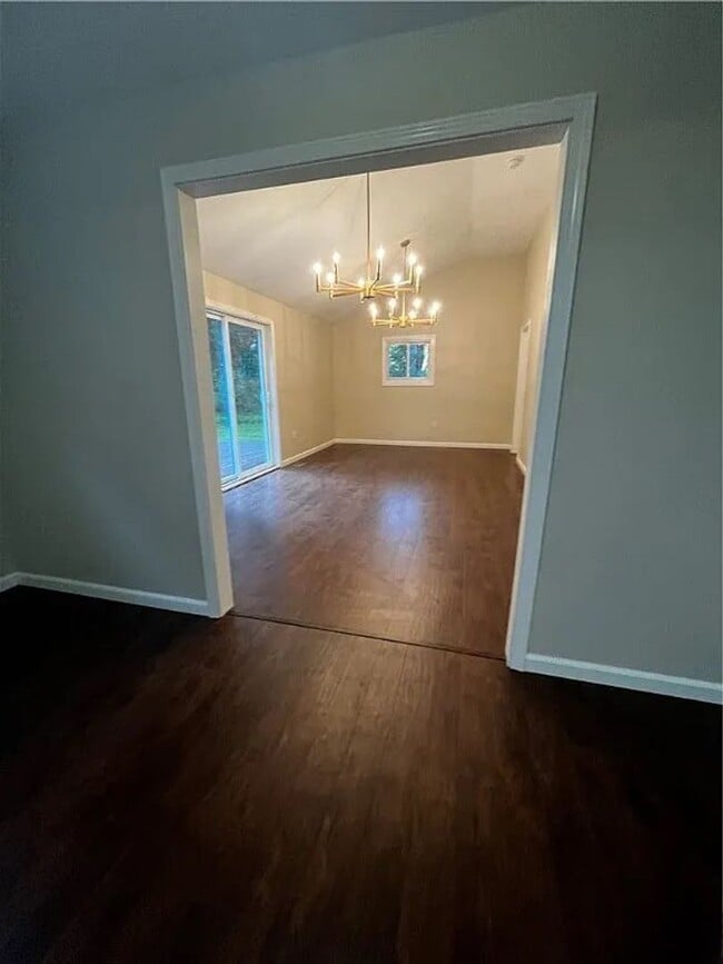 Building Photo - 4 bedroom 2 Bathroom Luxury Rental!