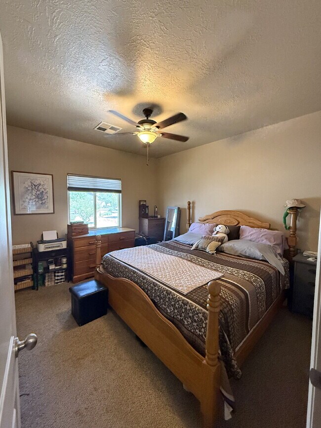 Building Photo - "Spacious 3-Bedroom Duplex Oasis in Hurricane, UT – 2 Full Baths & 1,263 Sq Ft of Comfort!"