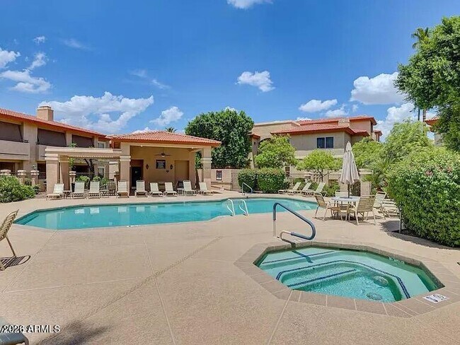 Building Photo - 10232 N 12th Ct