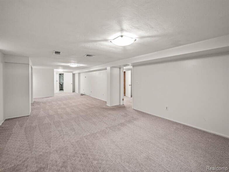 Building Photo - 3781 Lincoln Rd