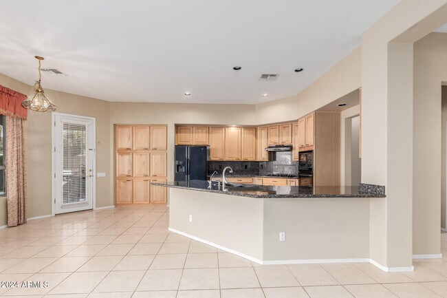 Building Photo - 6530 W Chester Rd