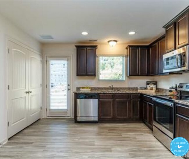 Building Photo - 1208 Haybrook Ln