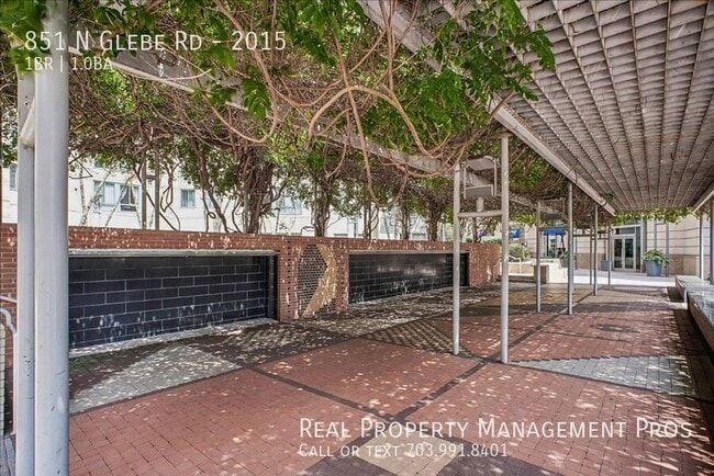 Building Photo - 851 N Glebe Rd