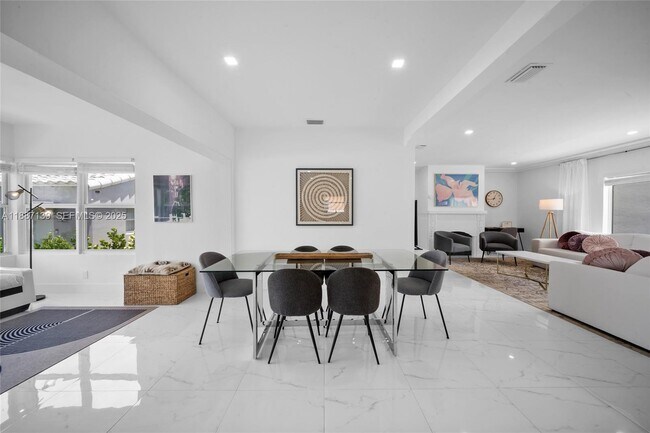 Building Photo - 1625 Hollywood Blvd