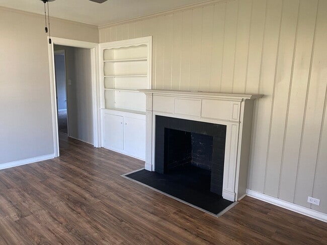 Building Photo - 3/2/2 in Convenient Denison Location