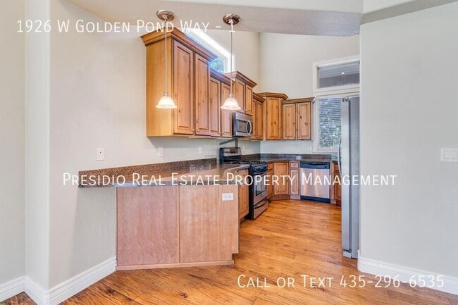 Building Photo - 1926 W Golden Pond Way