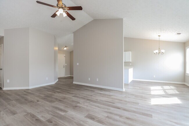 Building Photo - 5855 Meadowfield Trace
