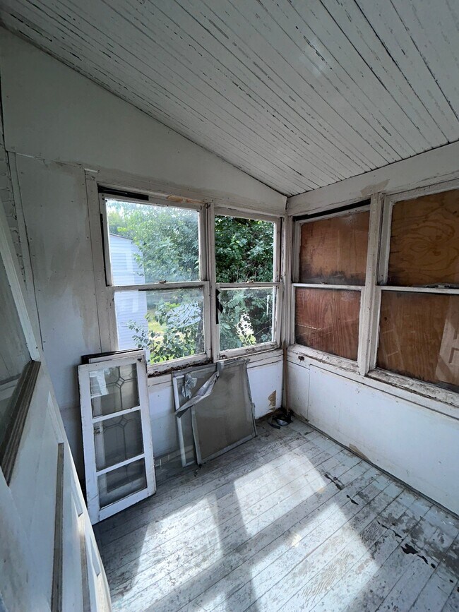 Building Photo - 5124 Northland Ave