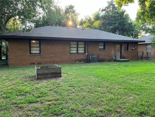 Building Photo - 1603 Franklin Dr