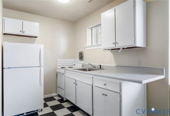 Building Photo - 2602 Grove
