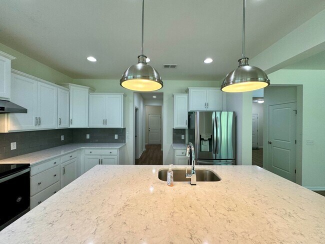 Building Photo - Nice Ladson 3 Bedroom!