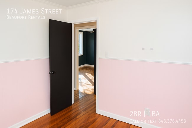 Building Photo - 174 James St