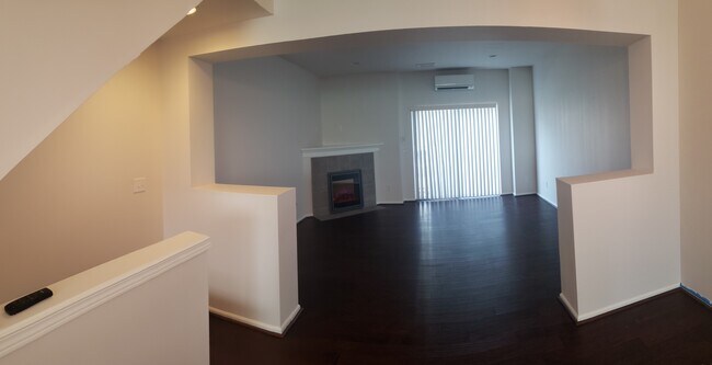 Building Photo - 3425 30th Dr