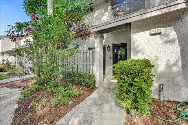 Building Photo - 3325 Carambola Cir S