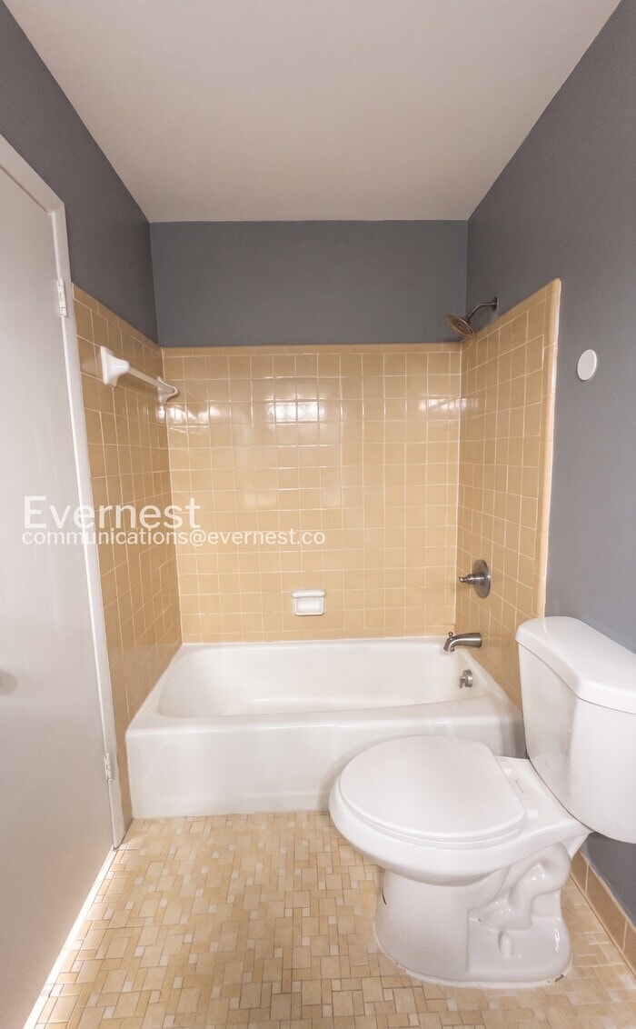 Building Photo - 2620 Southbury Cir