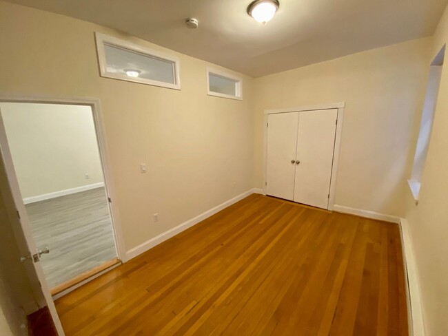 Building Photo - Great 3 Bed Right in Kenmore Square! Call ...