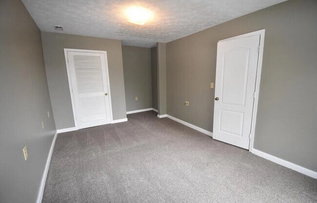 Building Photo - 516 Pearl Ave