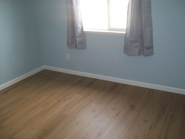 Building Photo - 4448 Lake Mead Dr