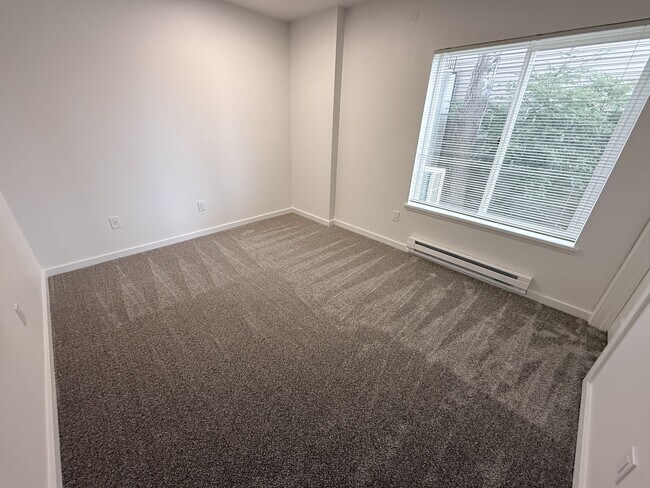 Building Photo - 415 1st St