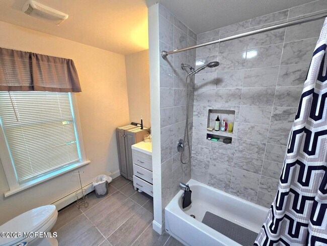 Building Photo - 406 4th Ave