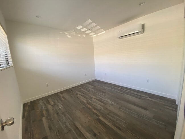 Building Photo - 2423 La Presa Ave
