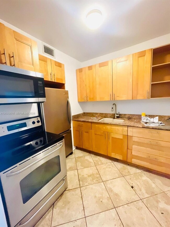 Building Photo - 1020 SW 36th Ct