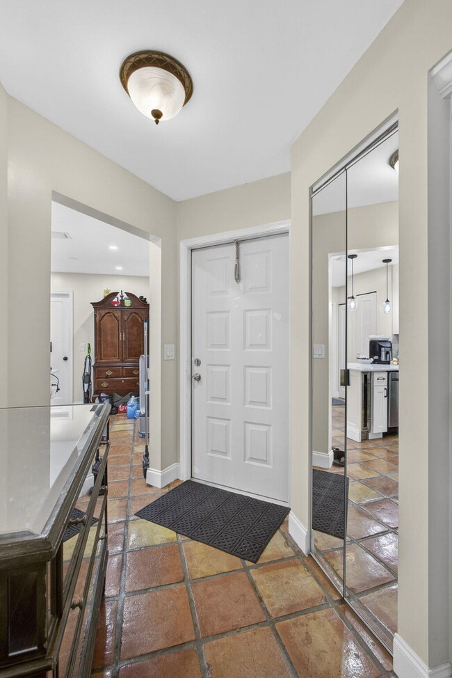 Building Photo - 500 Crosswinds Dr