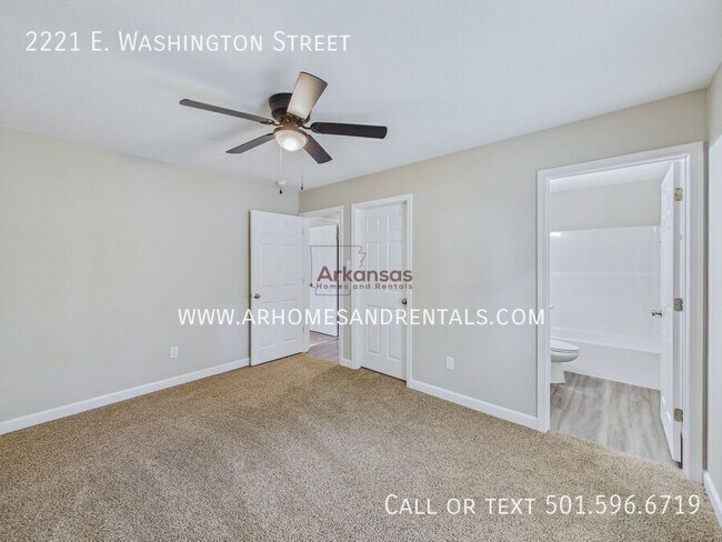 Building Photo - 2221 E Washington Ave