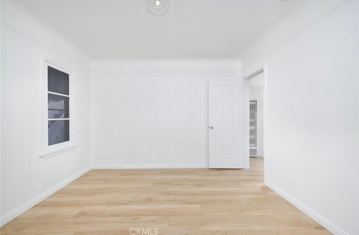 Building Photo - 974 W 13th St