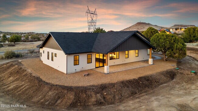 Building Photo - 4613 W Stazenski Rd