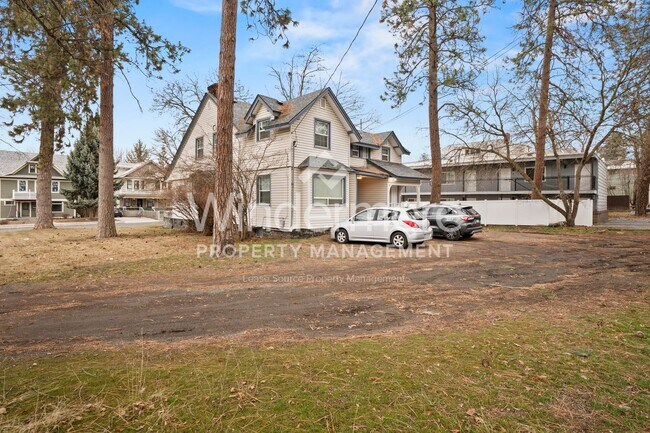 Building Photo - 1425 W 8th Ave