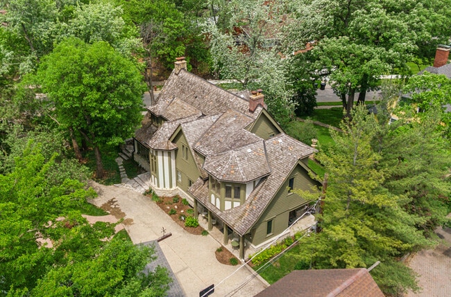 Building Photo - 2023-2027 W 108th Pl