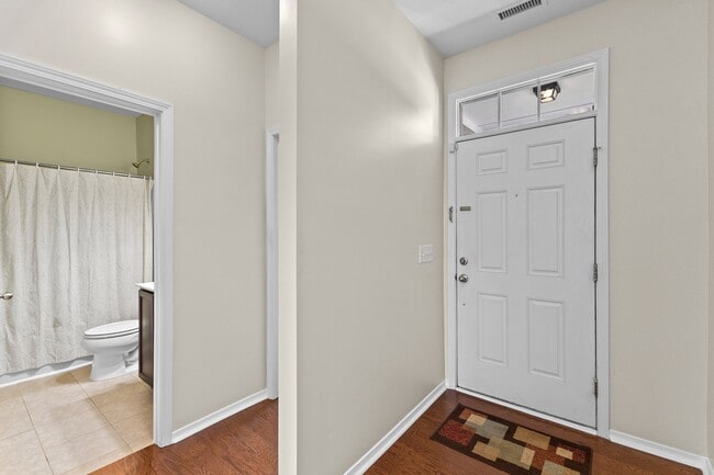 Building Photo - 5023 Lake Grove Blvd